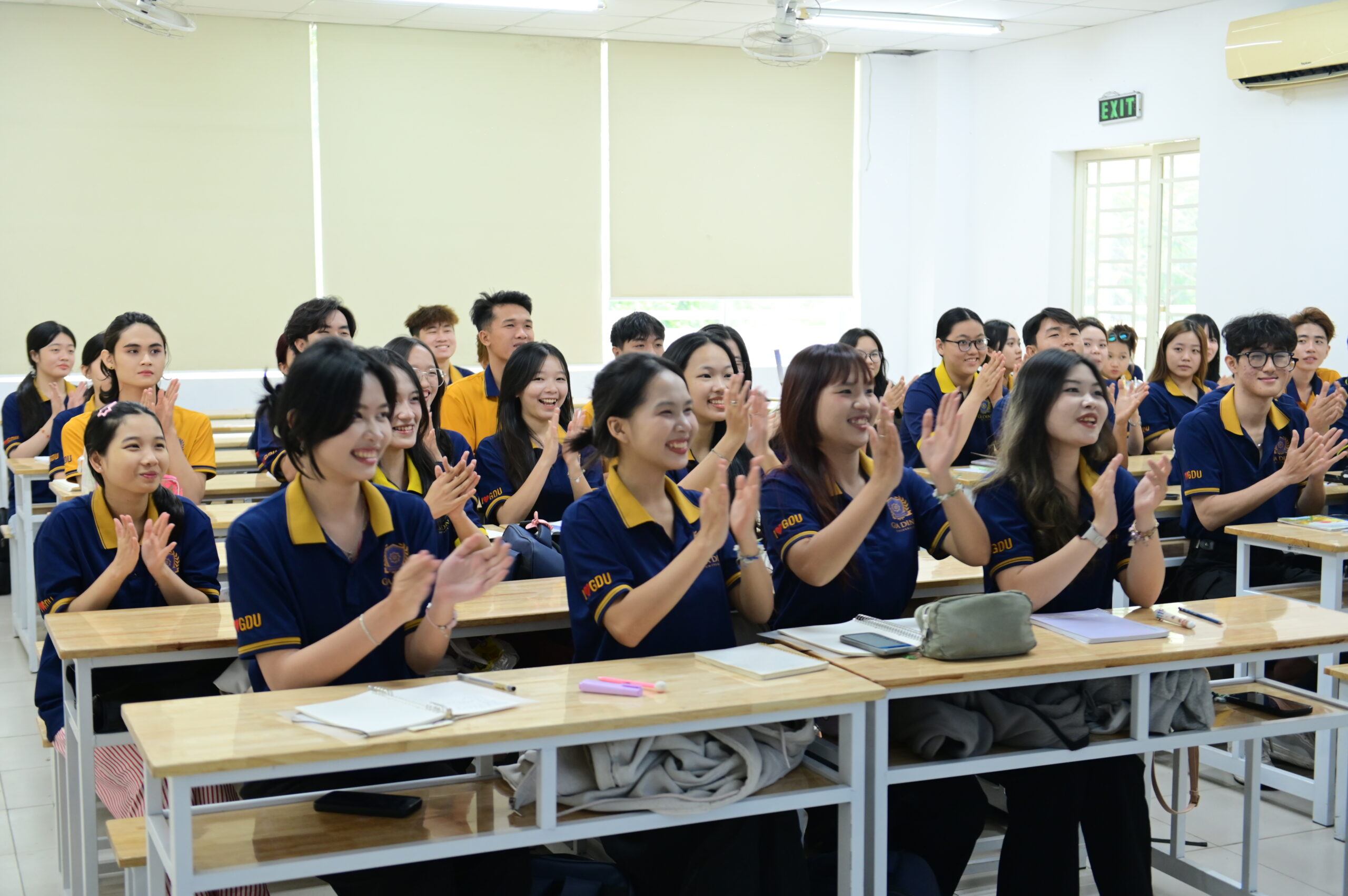 học lực trung bình có xét học bạ được không 4